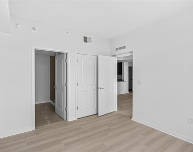 5563 Millenia Park Blvd - Photo Thumbnail 5