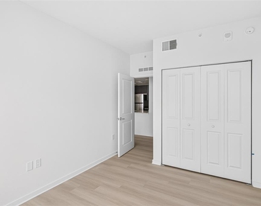 5563 Millenia Park Blvd - Photo Thumbnail 8