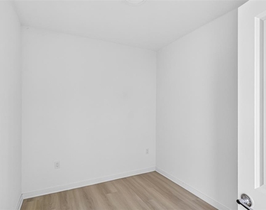 5563 Millenia Park Blvd - Photo Thumbnail 7