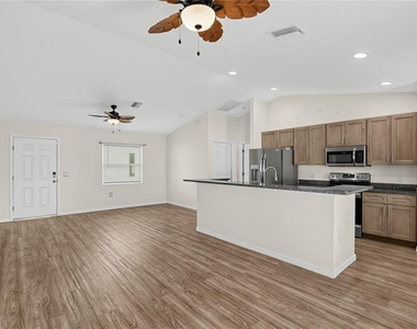 4334 E Maryland Street - Photo Thumbnail 8