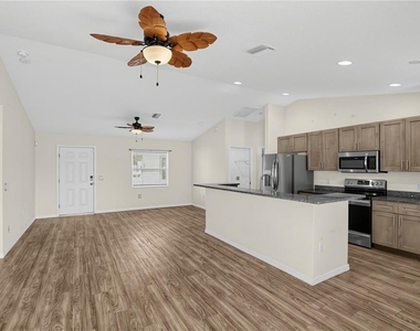 4334 E Maryland Street - Photo Thumbnail 6