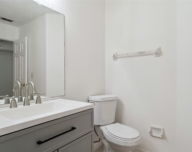 1192 N Fairway Drive - Photo Thumbnail 16