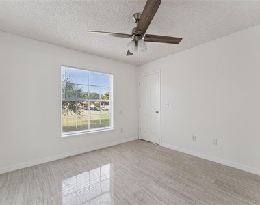 1192 N Fairway Drive - Photo Thumbnail 12