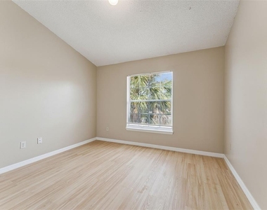 1192 N Fairway Drive - Photo Thumbnail 10