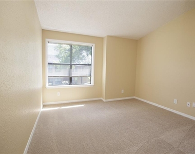2941 Antique Oaks Circle - Photo Thumbnail 9