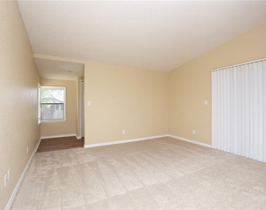 2941 Antique Oaks Circle - Photo Thumbnail 4