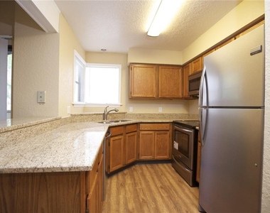 2941 Antique Oaks Circle - Photo Thumbnail 7