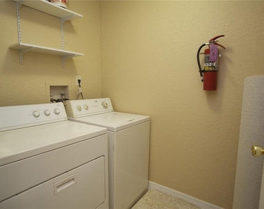 2941 Antique Oaks Circle - Photo Thumbnail 11