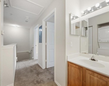 4006 Venetian Bay Drive - Photo Thumbnail 17