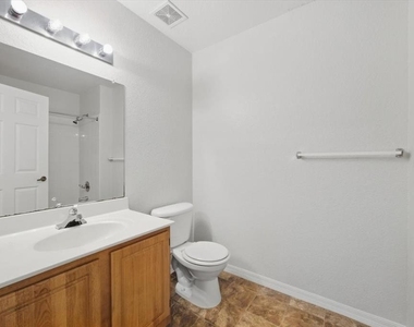 4006 Venetian Bay Drive - Photo Thumbnail 18