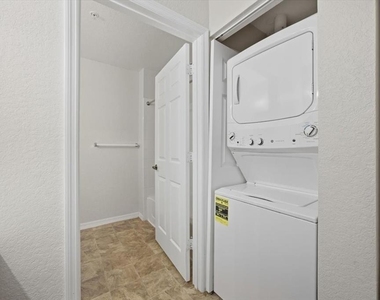 4006 Venetian Bay Drive - Photo Thumbnail 20