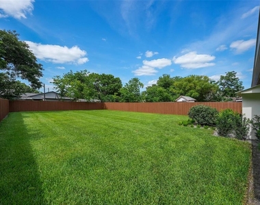 10541 3rd Avenue - Photo Thumbnail 37