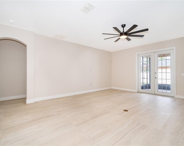700 Elkhorn Fern Lane - Photo Thumbnail 7