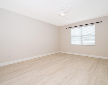 700 Elkhorn Fern Lane - Photo Thumbnail 12