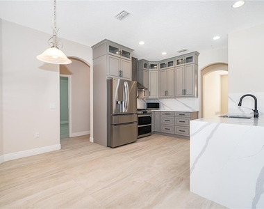 700 Elkhorn Fern Lane - Photo Thumbnail 9