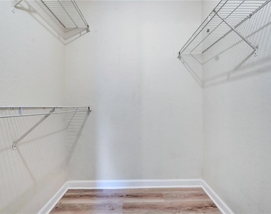 4504 Commander Drive - Photo Thumbnail 9