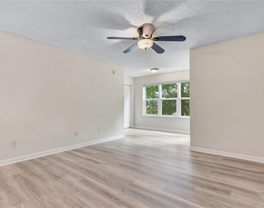 4504 Commander Drive - Photo Thumbnail 8