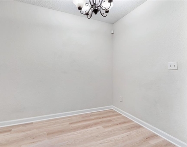 4504 Commander Drive - Photo Thumbnail 13