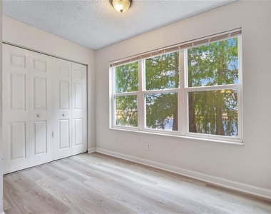 4504 Commander Drive - Photo Thumbnail 4
