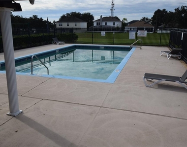 16053 Wilkinson Drive - Photo Thumbnail 11