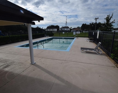 16053 Wilkinson Drive - Photo Thumbnail 10