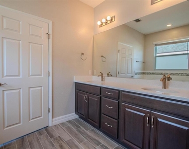 3134 River Springs Boulevard - Photo Thumbnail 14