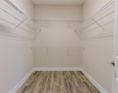 3134 River Springs Boulevard - Photo Thumbnail 16