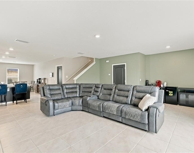 2711 Silver Canoe Drive - Photo Thumbnail 10