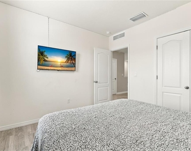 2711 Silver Canoe Drive - Photo Thumbnail 30