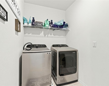 2711 Silver Canoe Drive - Photo Thumbnail 31