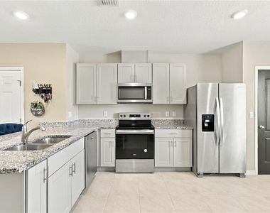 2711 Silver Canoe Drive - Photo Thumbnail 14