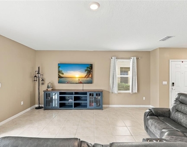 2711 Silver Canoe Drive - Photo Thumbnail 9