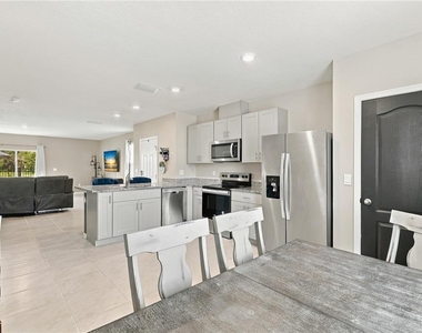 2711 Silver Canoe Drive - Photo Thumbnail 18