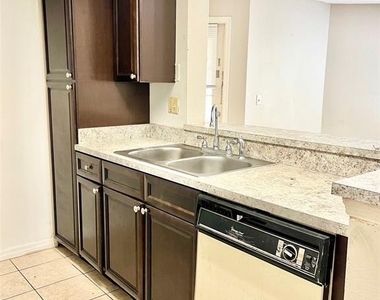 401 Fountainhead Circle - Photo Thumbnail 6