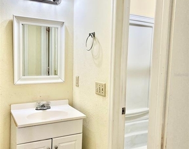 401 Fountainhead Circle - Photo Thumbnail 11