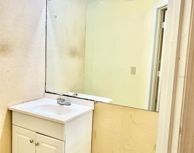 401 Fountainhead Circle - Photo Thumbnail 13