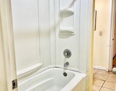 401 Fountainhead Circle - Photo Thumbnail 12
