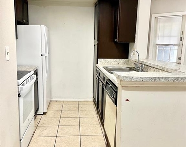 401 Fountainhead Circle - Photo Thumbnail 5