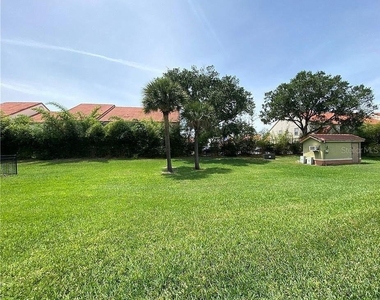 401 Fountainhead Circle - Photo Thumbnail 20