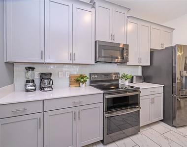 984 Leader Street - Photo Thumbnail 5