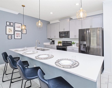984 Leader Street - Photo Thumbnail 6