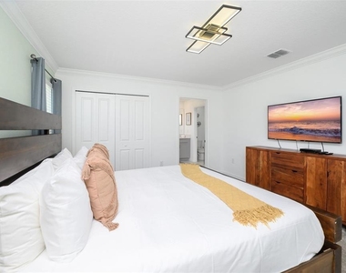 984 Leader Street - Photo Thumbnail 16