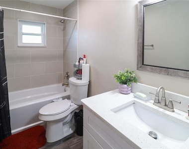 1560 Guinevere Drive - Photo Thumbnail 17