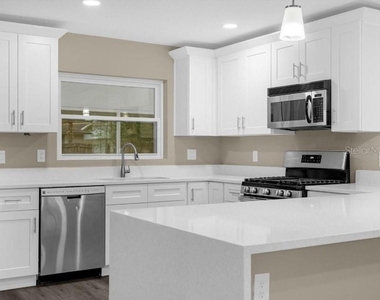 1560 Guinevere Drive - Photo Thumbnail 4