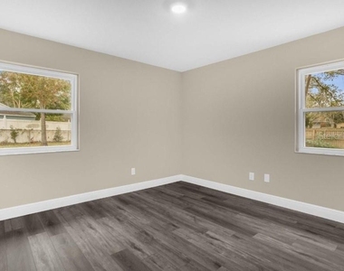 1560 Guinevere Drive - Photo Thumbnail 12