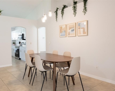 1085 Indian Ridge Trl E - Photo Thumbnail 4
