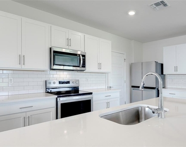 305 Talisi Loop - Photo Thumbnail 6