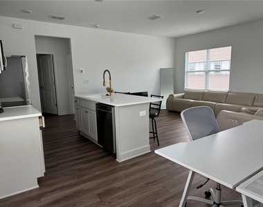 6484 Rover Way - Photo Thumbnail 4