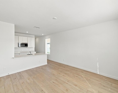 3038 Granite Ridge Avenue - Photo Thumbnail 4