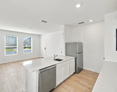 3038 Granite Ridge Avenue - Photo Thumbnail 2